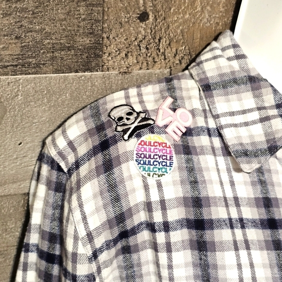 New SOULCYCLE Button Down L/S Plaid Gray White Wheel Flannel Shirt | Xs - Picture 5 of 7